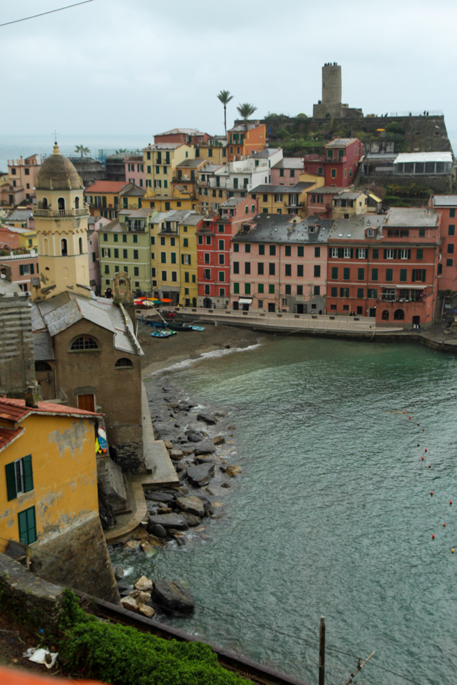 Vernazza, Cinque Terre, Scorci delle Cinque Terre, Cinque Terre dall'alto, paesaggio, mare, paesini arroccati, case colorate